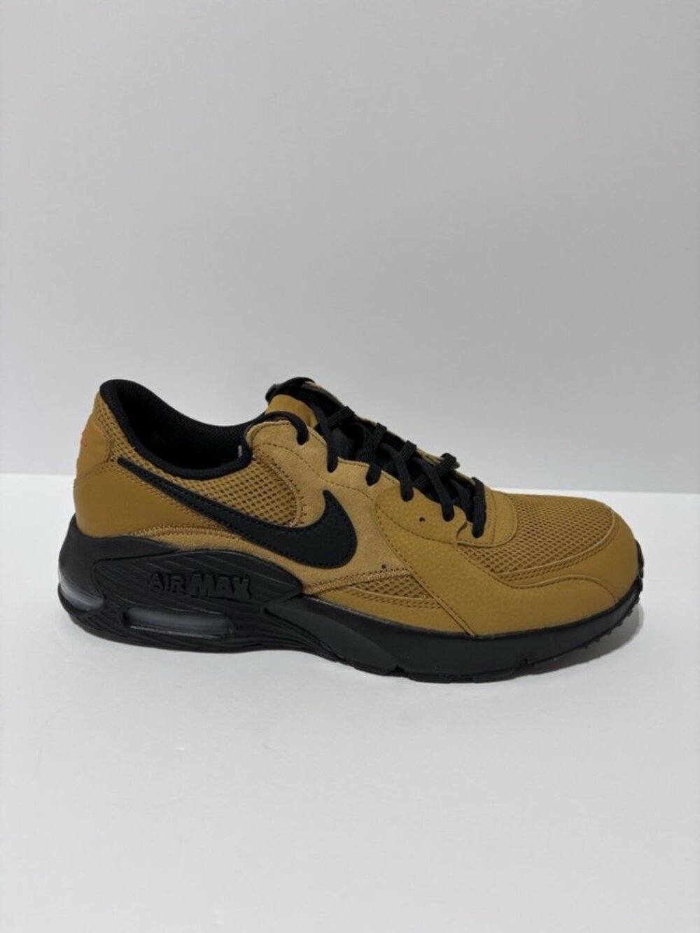 Nike Men’s Air Max Excee Wheat/Black Sneakers, Size 11.5 M